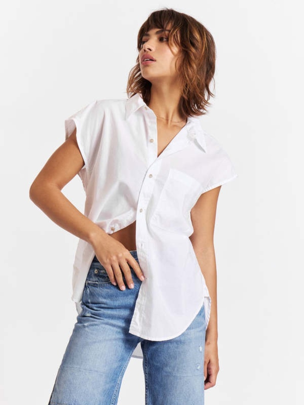 AMO Ruth Sleeveless Button Up in White Size S
